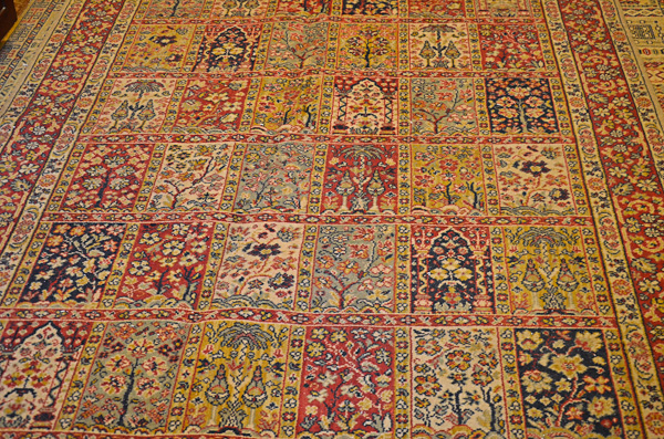 Tapete nacional vermelho com quadrados med. 2,33 x 1,64 m.