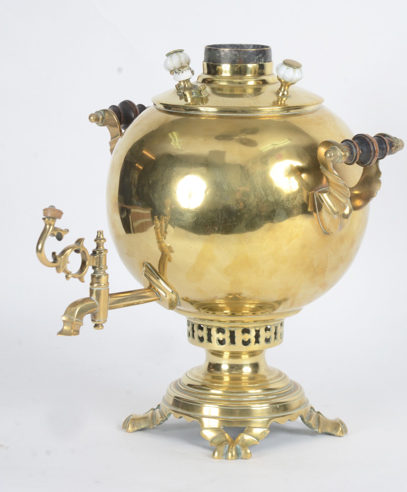 Samovar russo de metal dourado, base redonda com pés de garra, alças... - foto 1 de 11