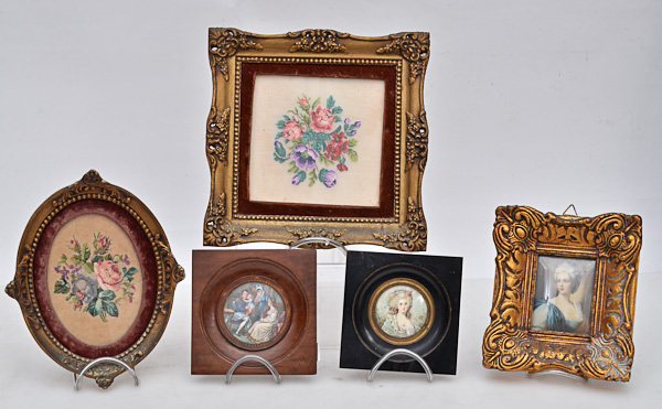 Cinco placas com figuras de damas antigas e duas florais, Med. de 22...