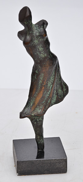 Escultura de bronze repres.figura feminina, alt.20 cm.