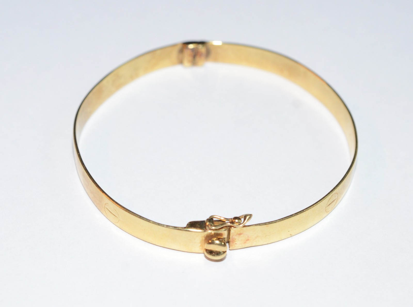 Pulseira algema de ouro 18 k. (Por motivos de segurança a peça não se... - foto 2 de 6