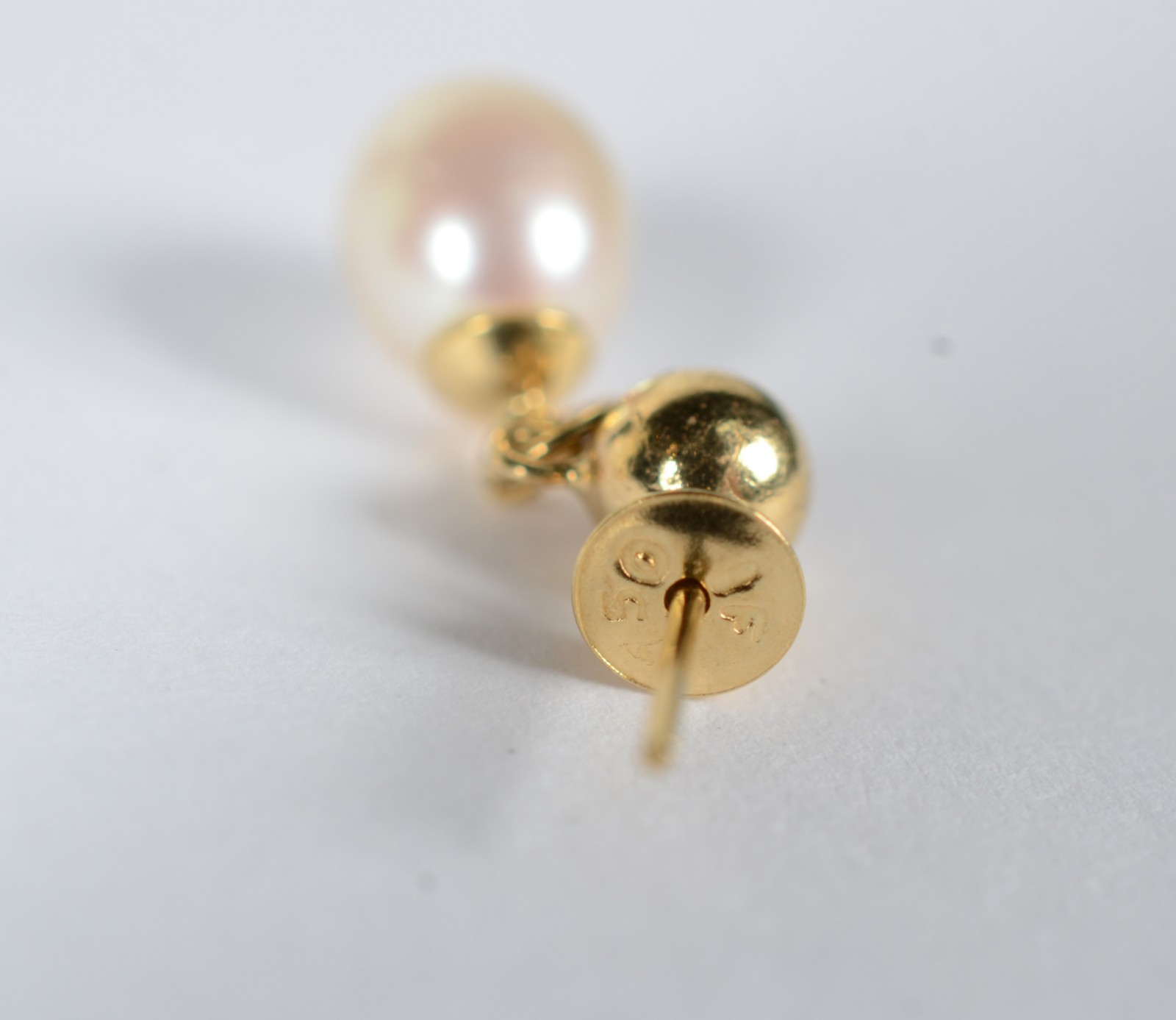 Par de brincos de ouro 18 k, contraste 750 feitio bolinha com perola... - foto 2 de 4