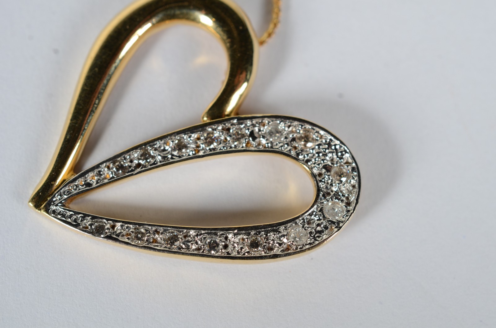 Colar com pendente de ouro 18 k, contraste 750 feitio coração vazado... - foto 3 de 8