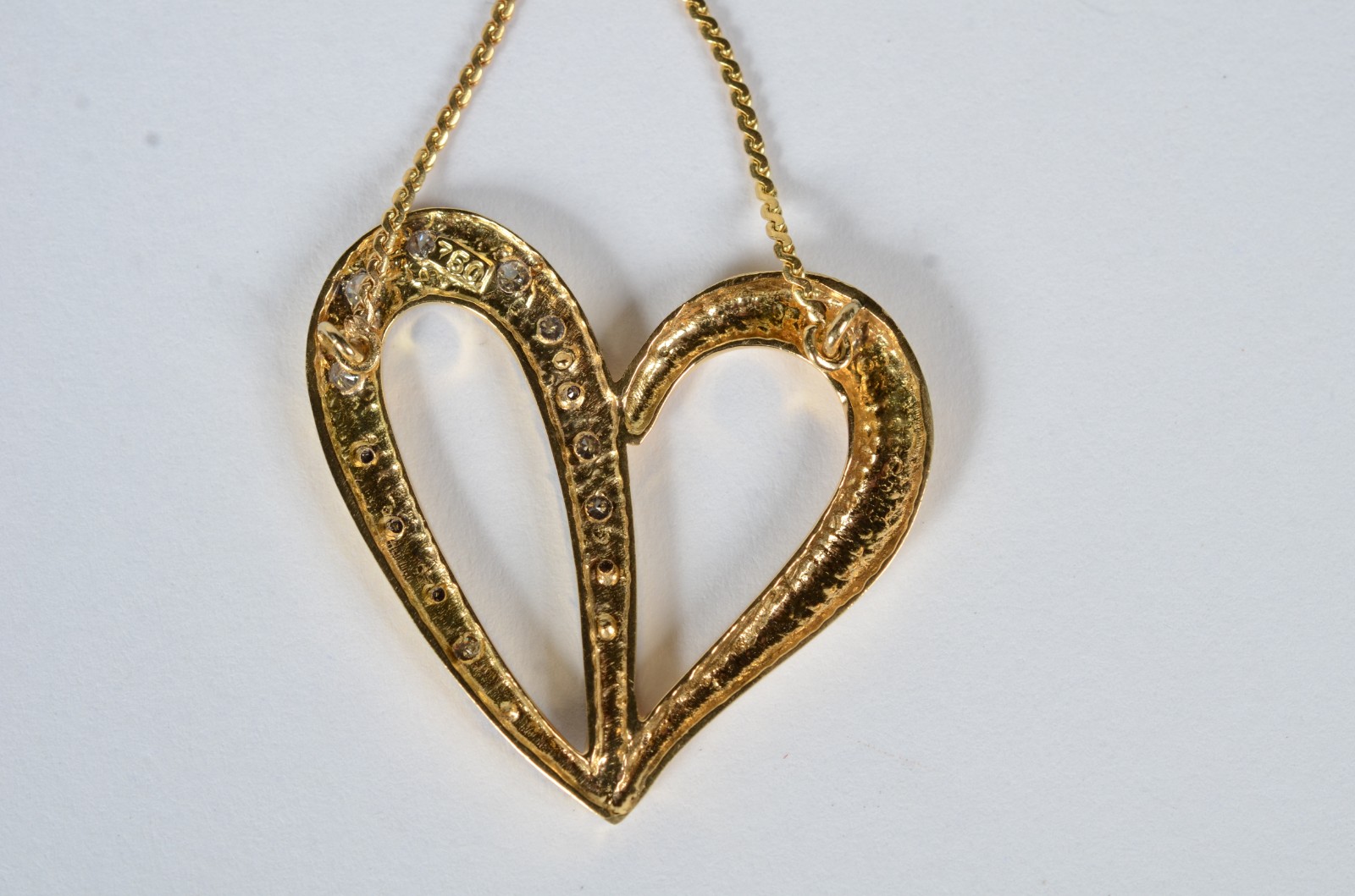 Colar com pendente de ouro 18 k, contraste 750 feitio coração vazado... - foto 7 de 8