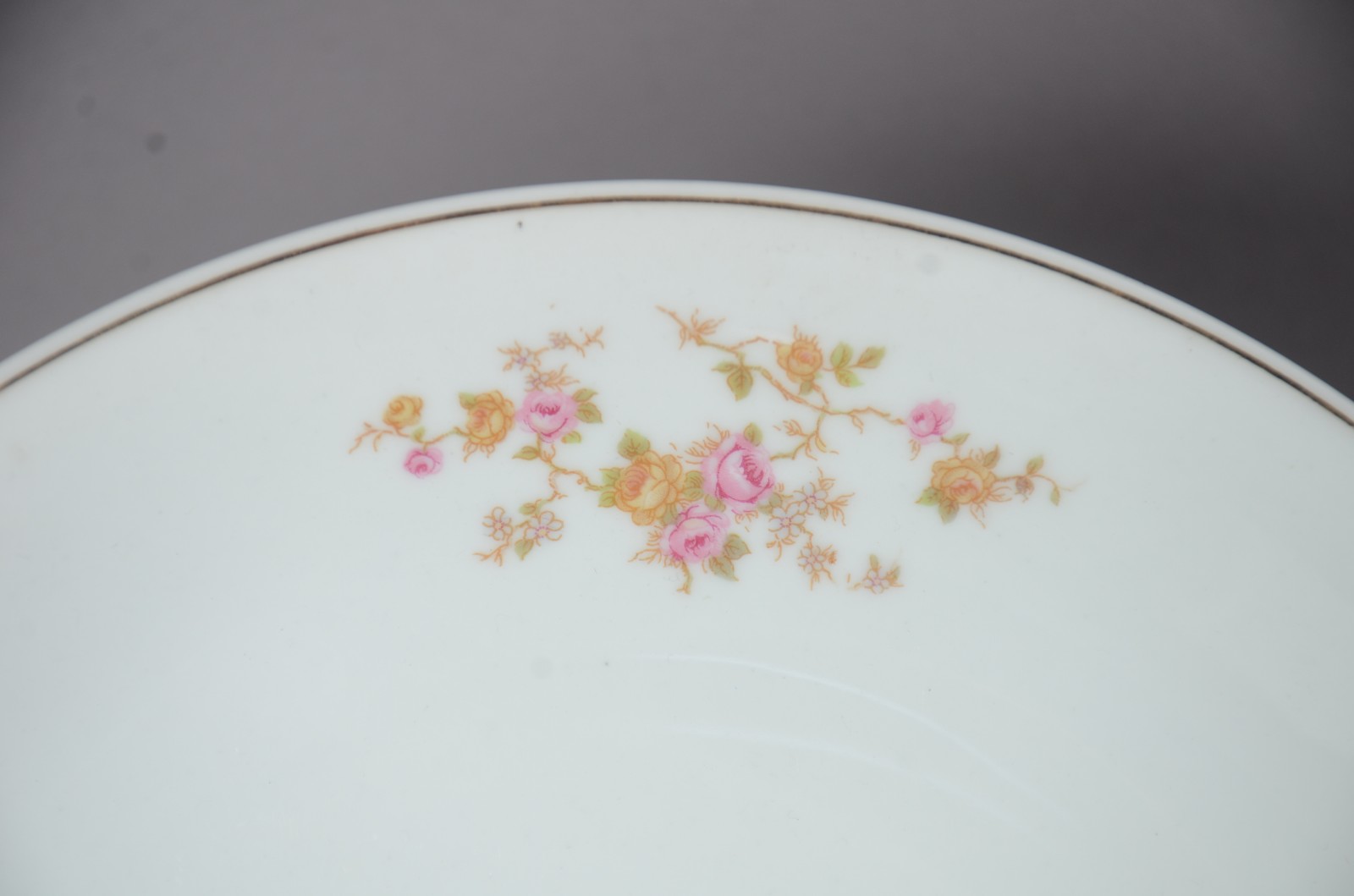 Serviço de jantar de porcelana Renner, decoração floral, composto de... - foto 3 de 7