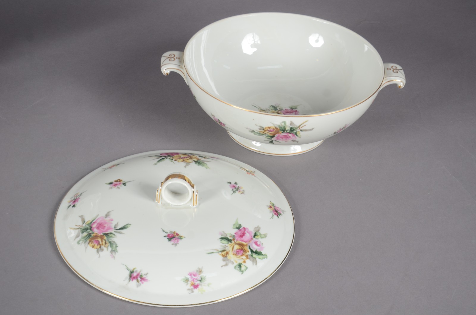 Aparelho de jantar de porcelana Ivory China, decoração floral em... - foto 5 de 11