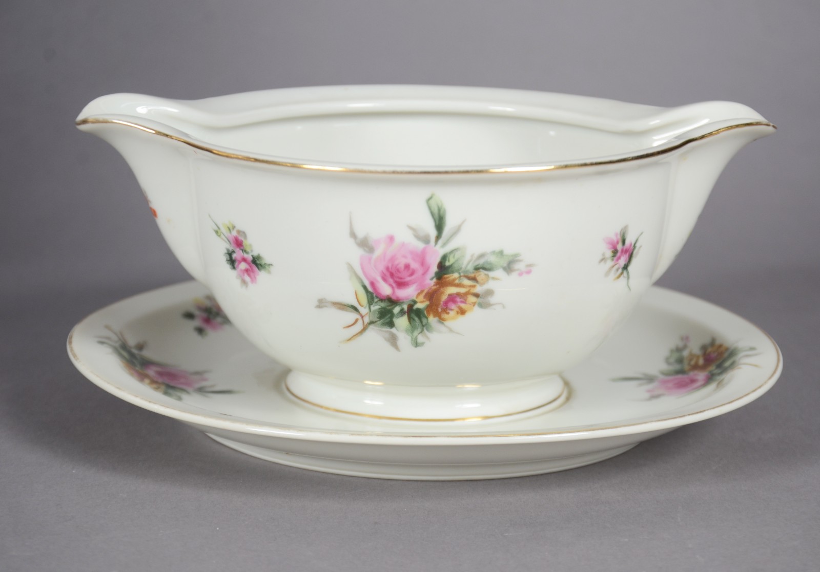 Aparelho de jantar de porcelana Ivory China, decoração floral em... - foto 4 de 11