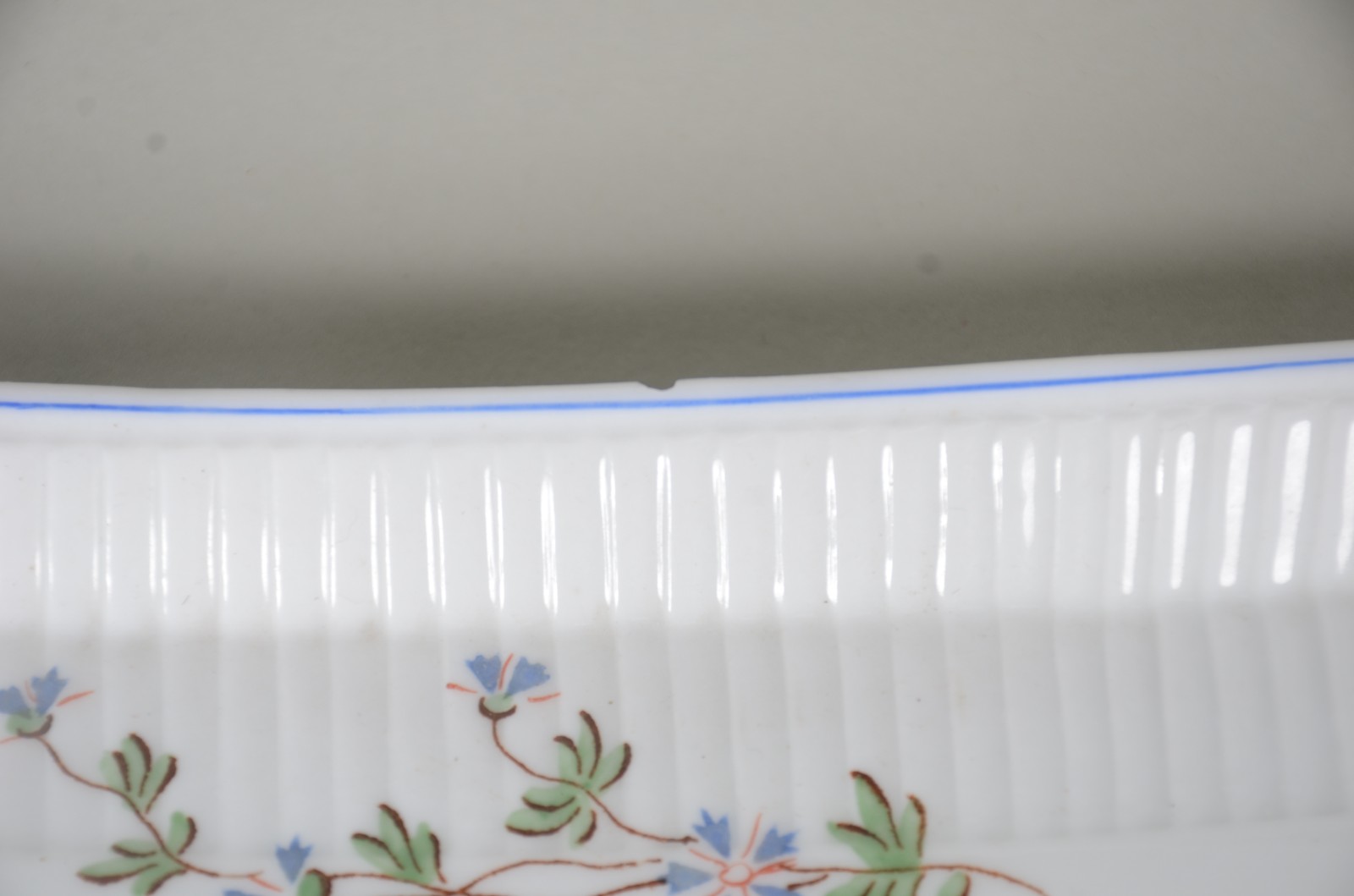 Conjunto com oito cremeiras e presentoir de porcelana francesa... - foto 5 de 9