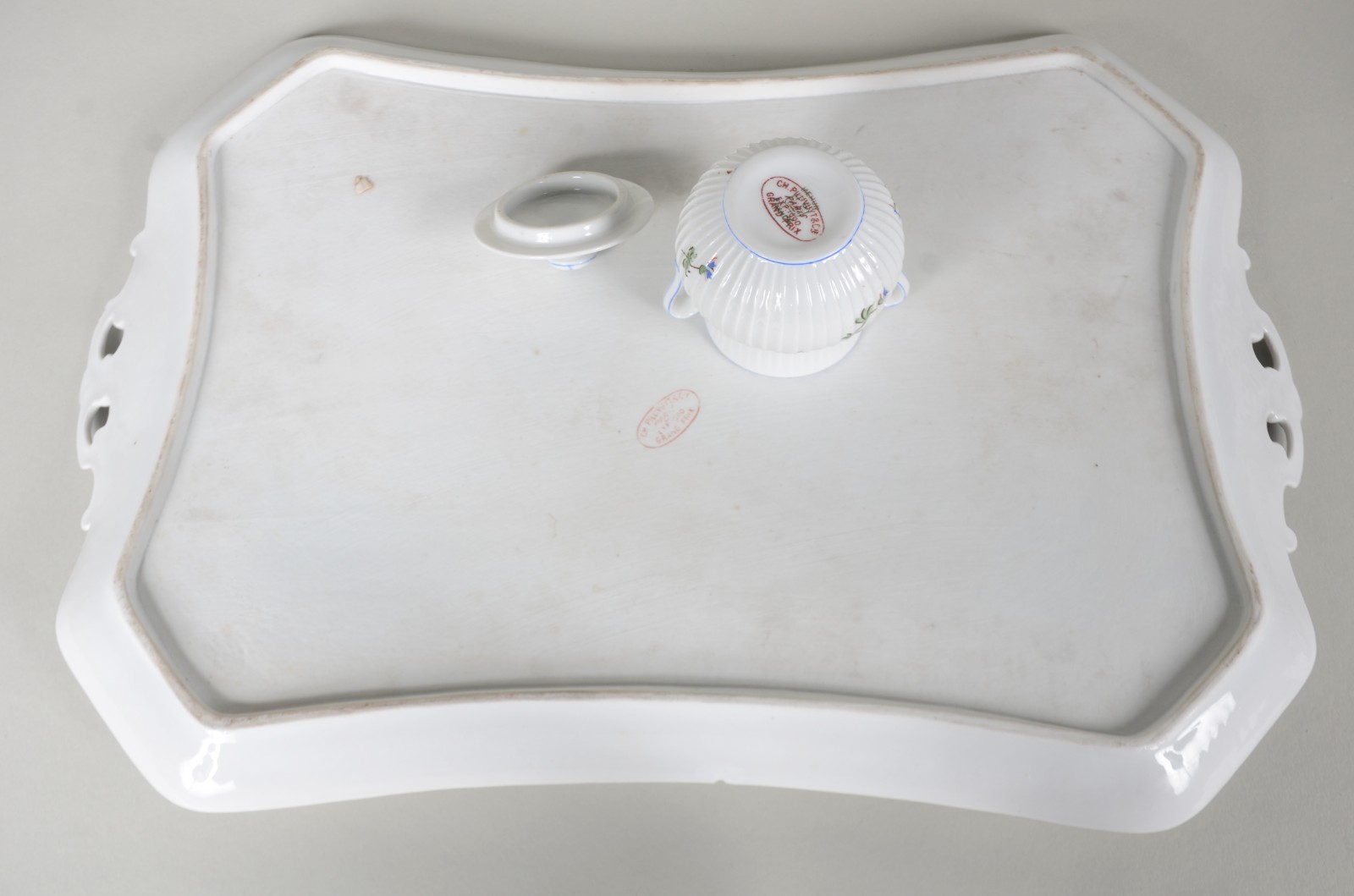 Conjunto com oito cremeiras e presentoir de porcelana francesa... - foto 6 de 9
