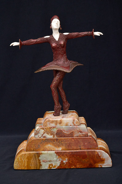 Escultura de bronze réplica de CHIPARUS repres. bailarina, alt.45 cm.
