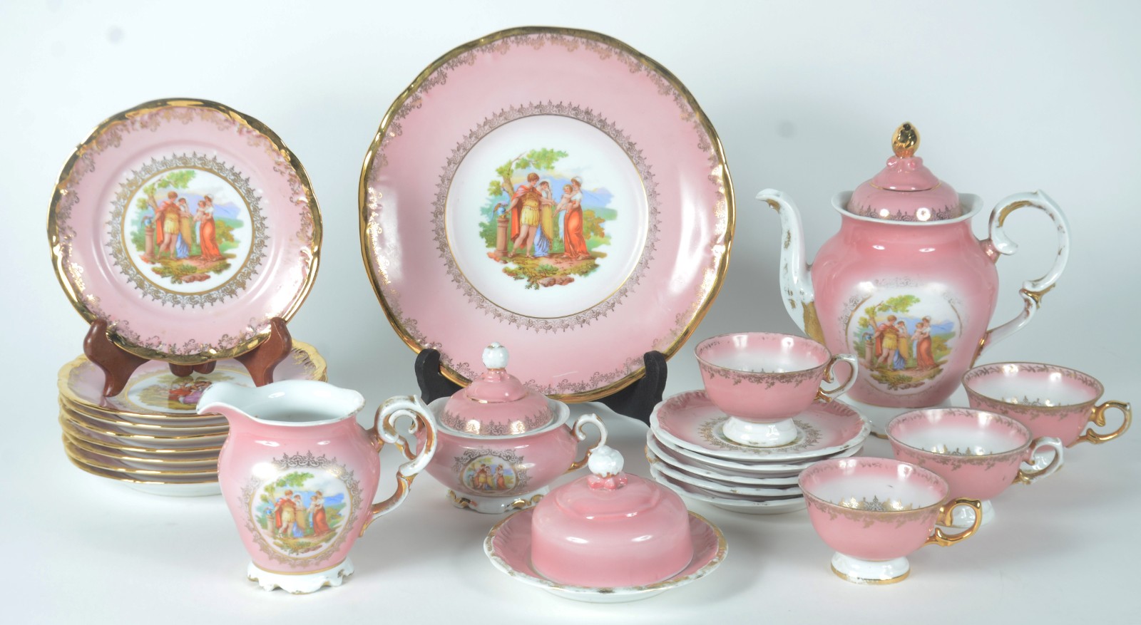 Serviço de chá de porcelana Dom Pedro, decorado com cenas românticas... - foto 1 de 11
