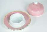 Serviço de chá de porcelana Dom Pedro, decorado... - Serviço de chá de porcelana Dom Pedro, decorado com cenas românticas em policromia, borda rosa com guirlandas douradas, composto de: bule, leite...