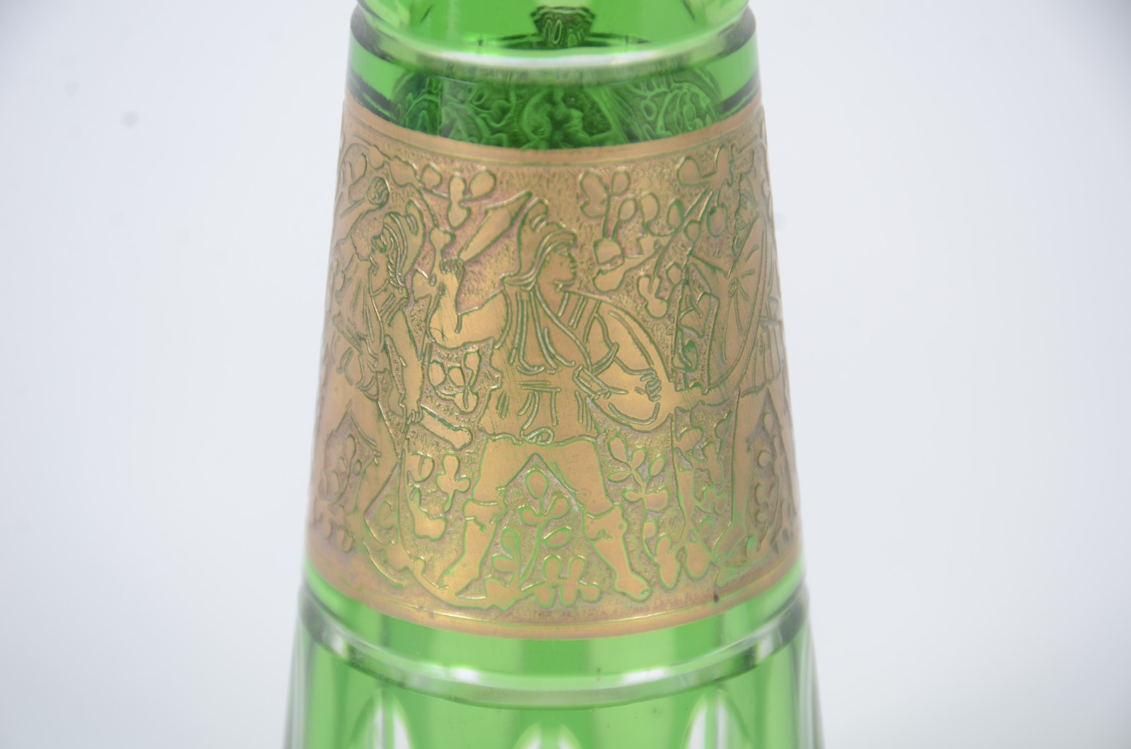 Três perfumeiros diversos, sendo um de cristal doublé verde com grega... - foto 3 de 9