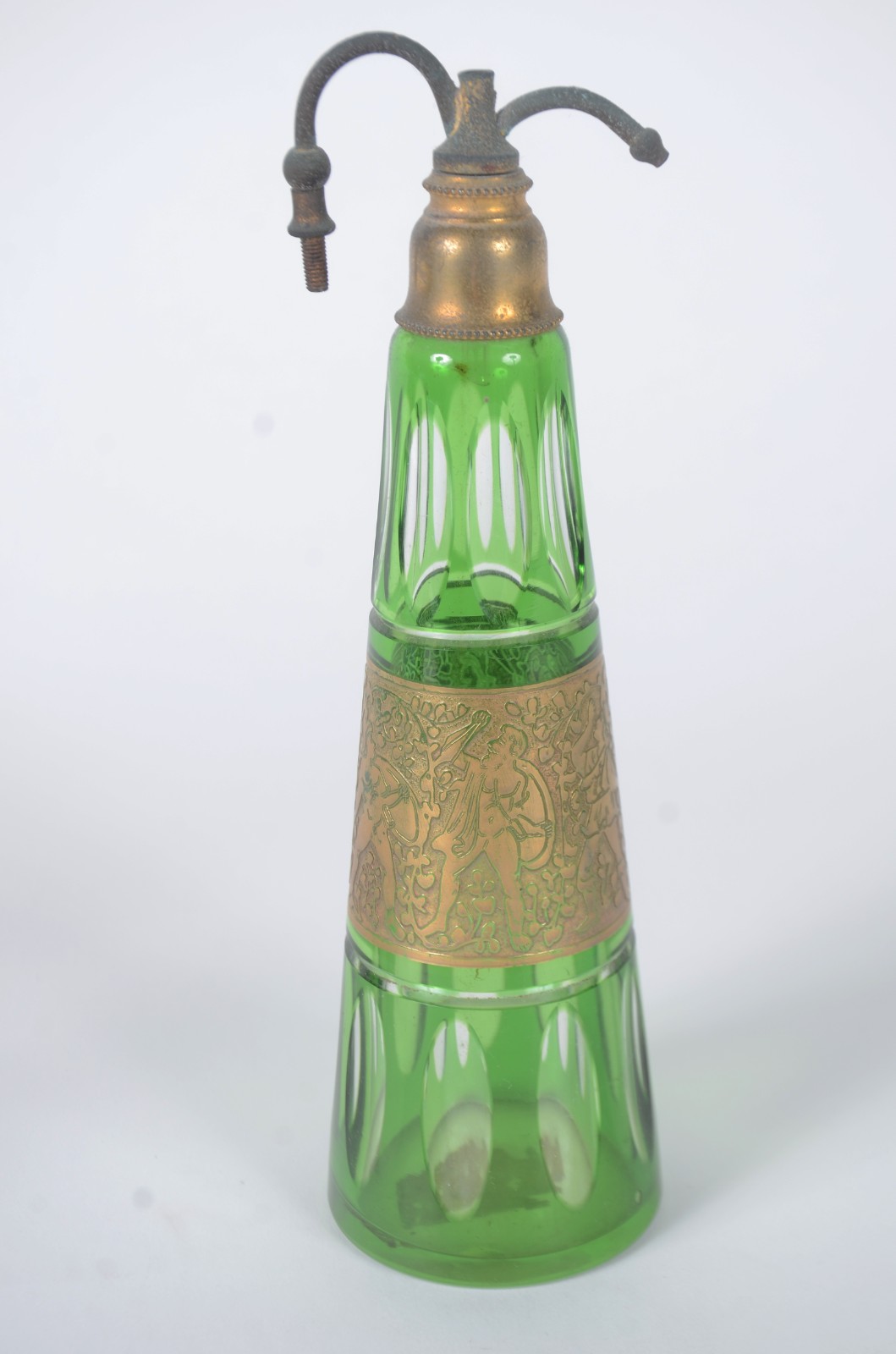 Três perfumeiros diversos, sendo um de cristal doublé verde com grega... - foto 4 de 9
