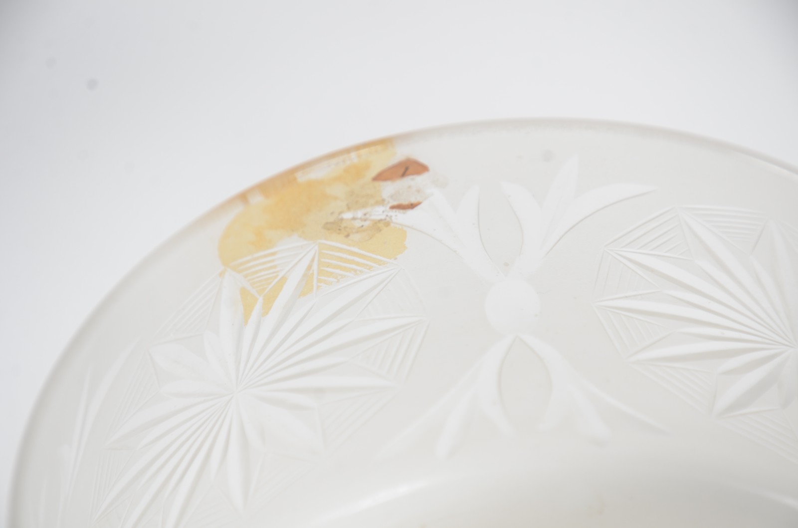 Lamparina "Bico de gás" de opalina branca com cúpula de cristal... - foto 4 de 10