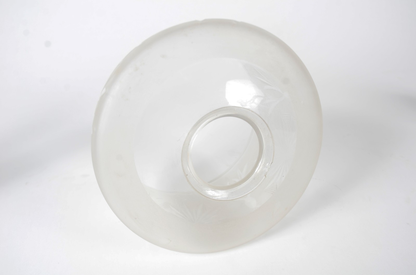 Lamparina "Bico de gás" de opalina branca com cúpula de cristal... - foto 9 de 10