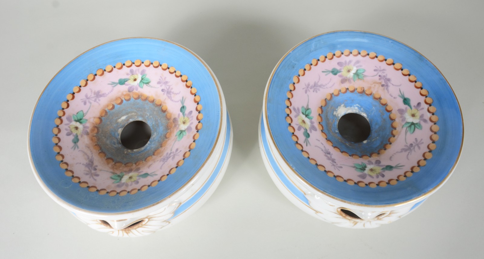 Par de escarradeiras de porcelana francesa Vieux Paris nas cores azul... - foto 2 de 6