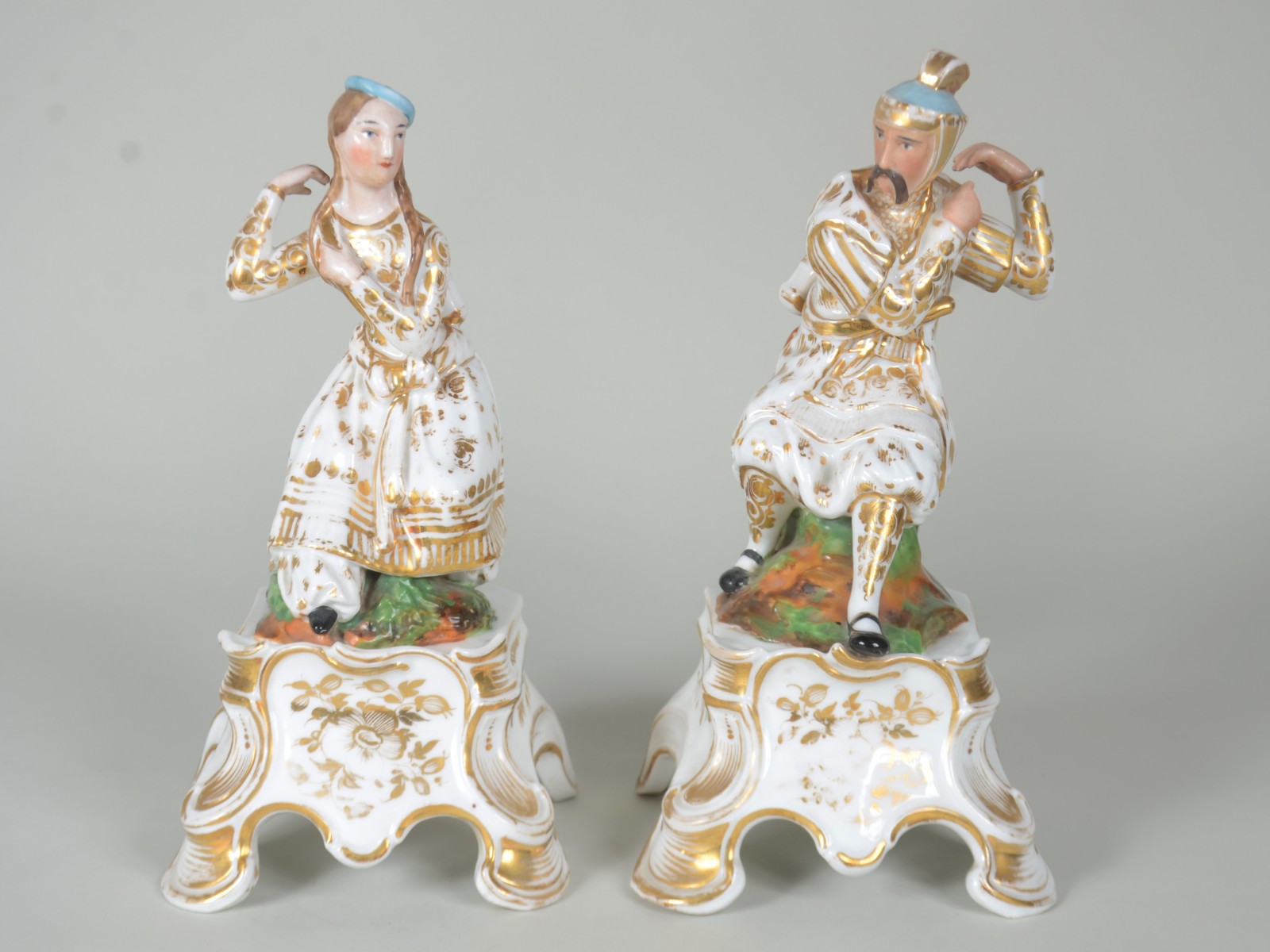 Par de esculturas de porcelana francesa Vieux Paris, policromada e... - foto 1 de 10