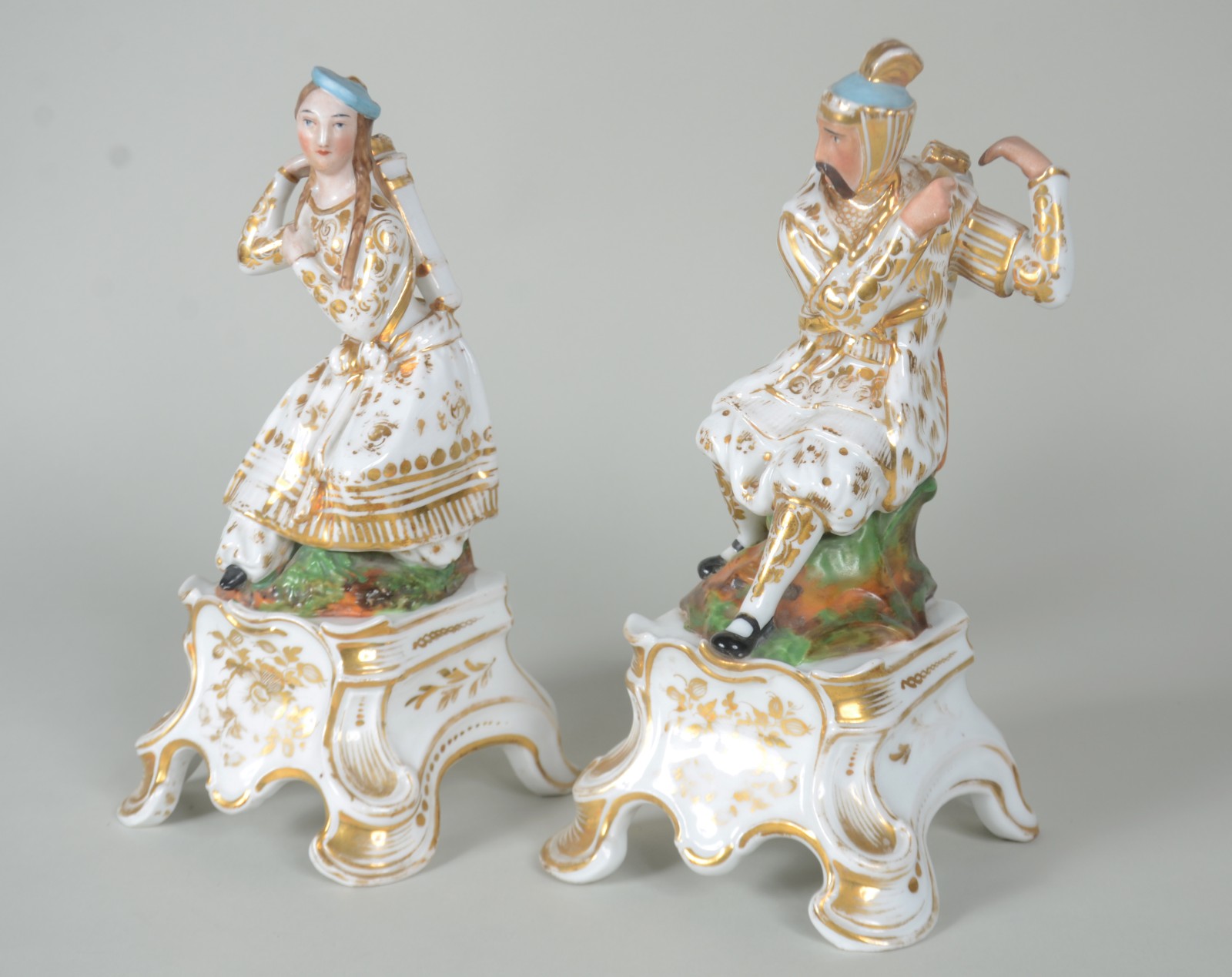 Par de esculturas de porcelana francesa Vieux Paris, policromada e... - foto 2 de 10