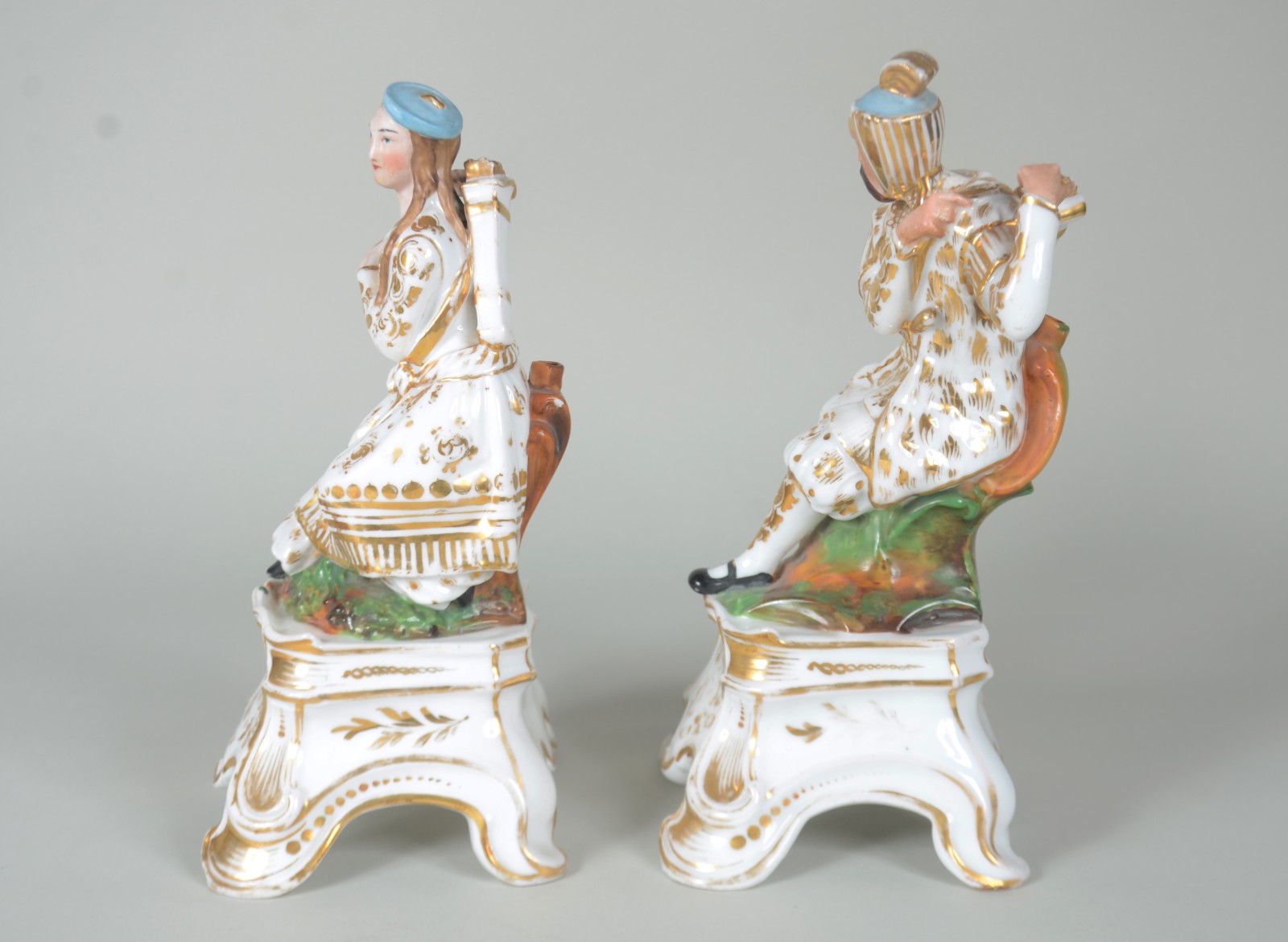 Par de esculturas de porcelana francesa Vieux Paris, policromada e... - foto 3 de 10
