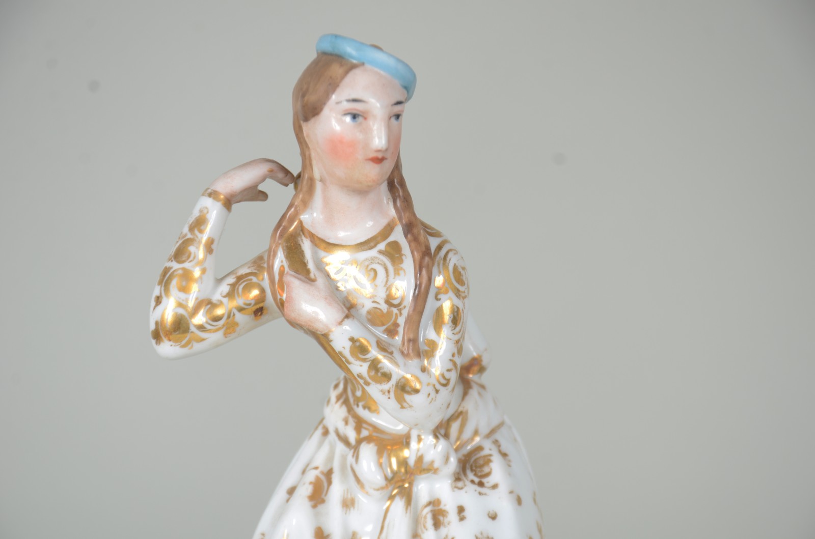 Par de esculturas de porcelana francesa Vieux Paris, policromada e... - foto 7 de 10