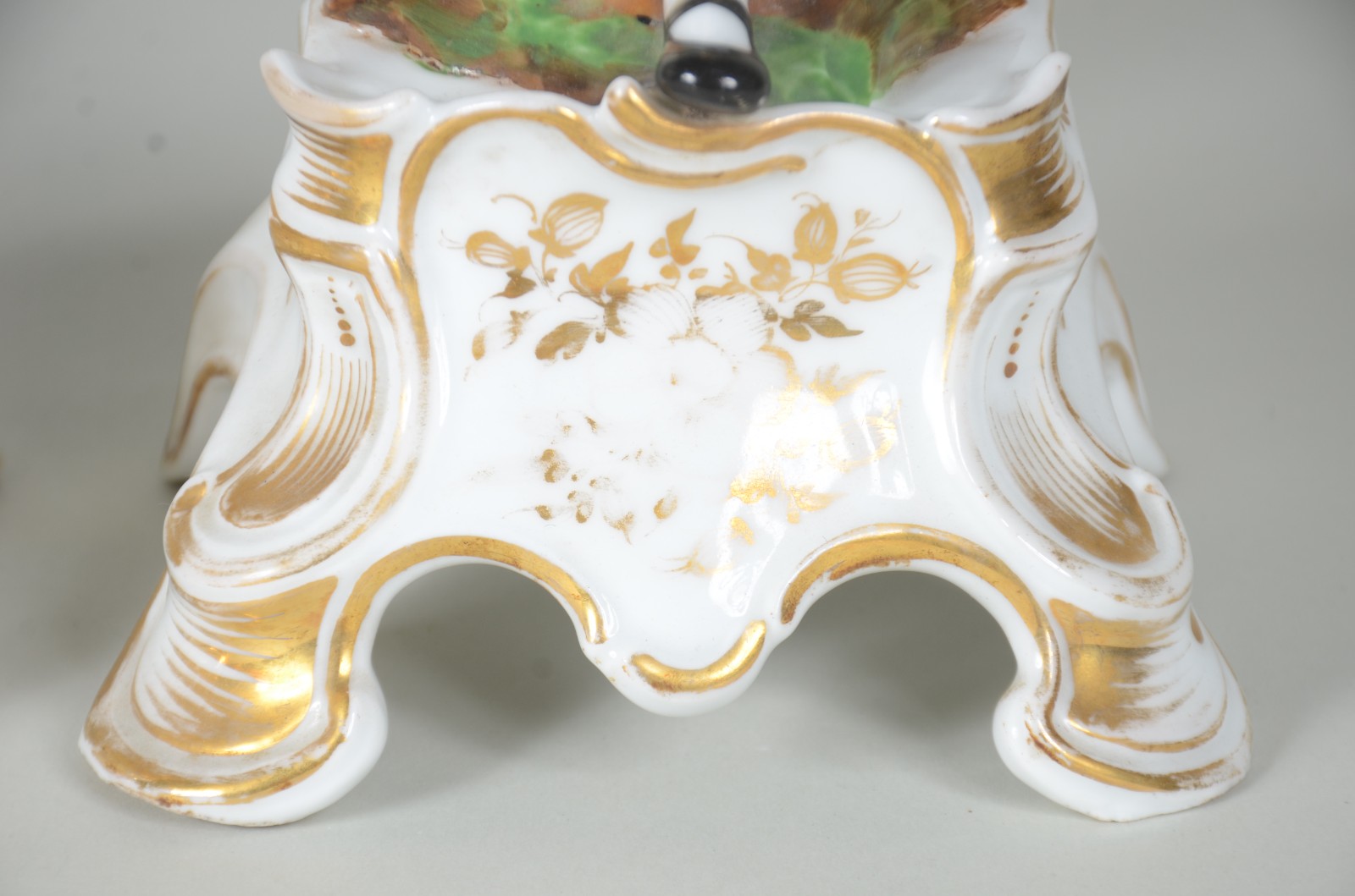 Par de esculturas de porcelana francesa Vieux Paris, policromada e... - foto 8 de 10