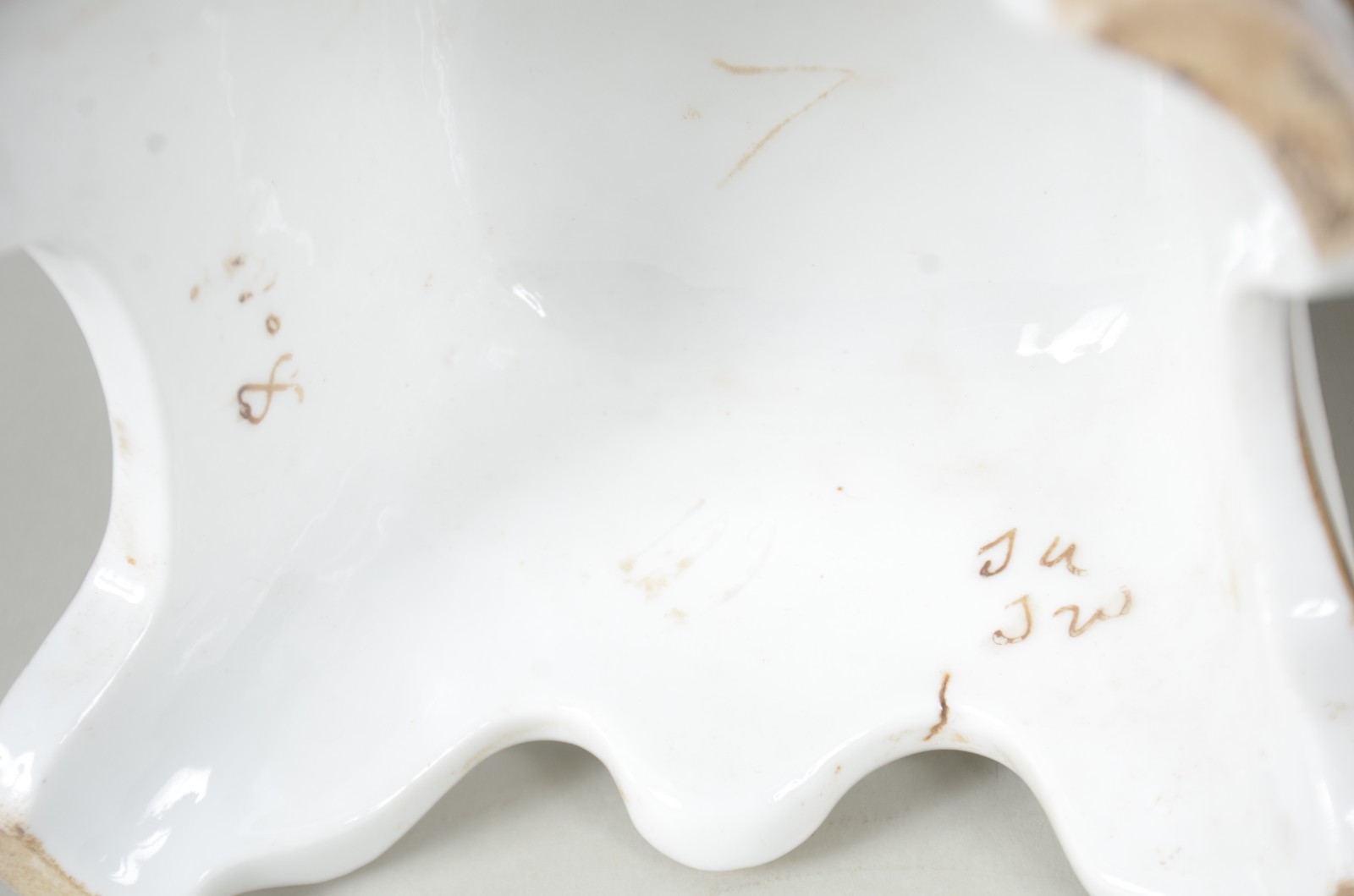 Par de esculturas de porcelana francesa Vieux Paris, policromada e... - foto 10 de 10