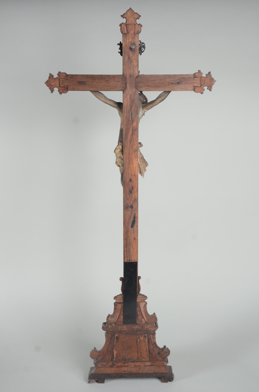 Belíssimo crucifixo de jacarandá com figura de Cristo ricamente... - foto 9 de 9