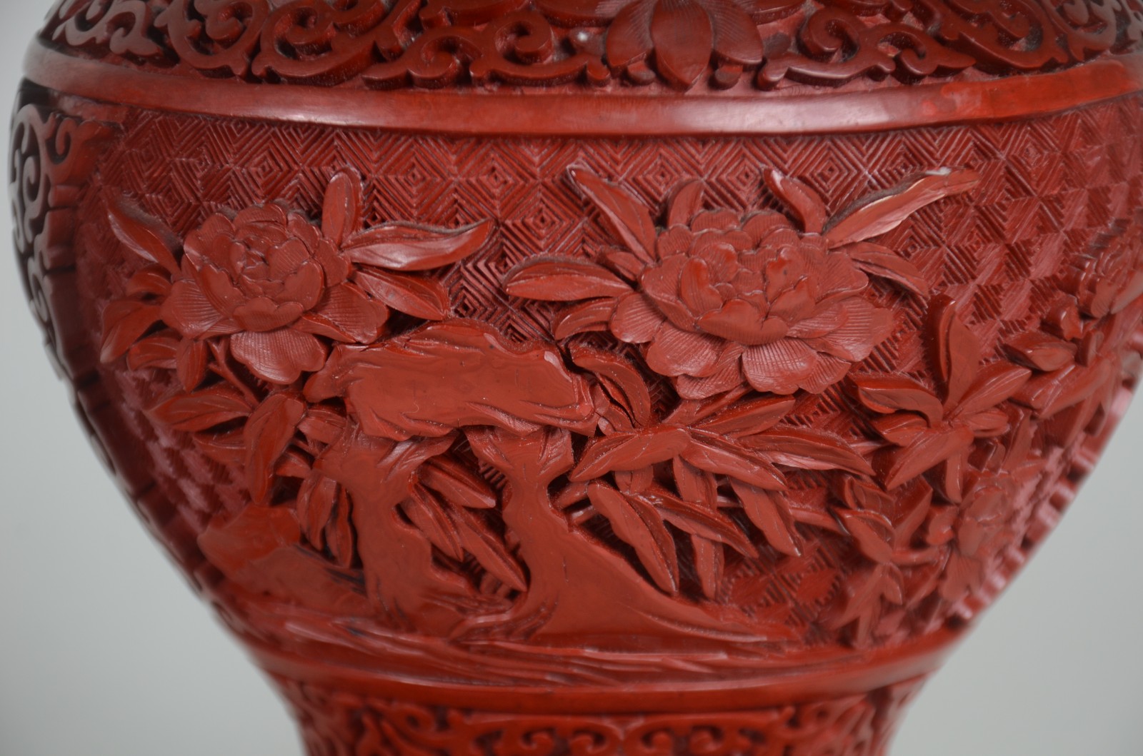 Par de potiches de lacca vermelha oriental, decoração floral, bases... - foto 2 de 7