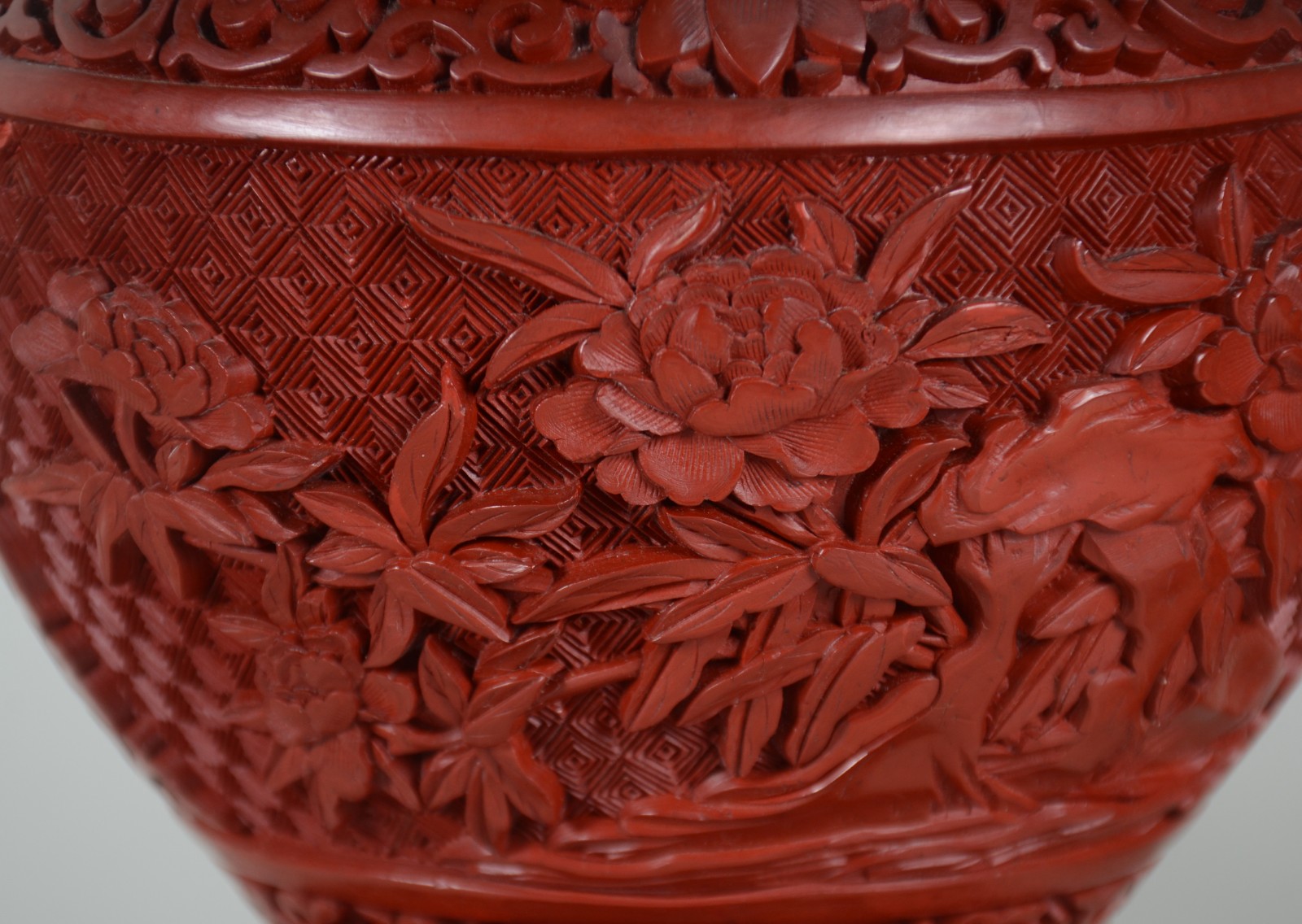 Par de potiches de lacca vermelha oriental, decoração floral, bases... - foto 4 de 7