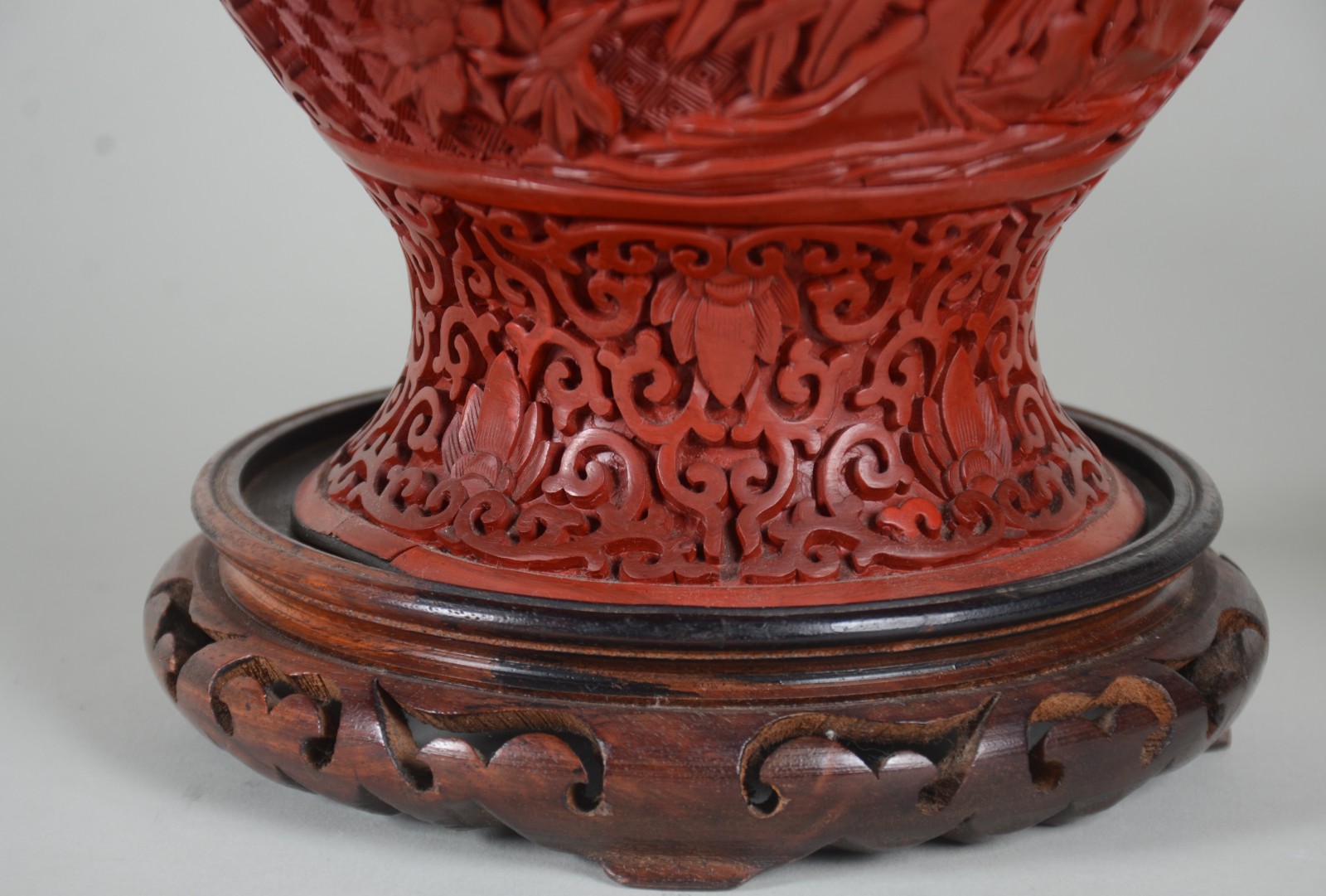 Par de potiches de lacca vermelha oriental, decoração floral, bases... - foto 5 de 7