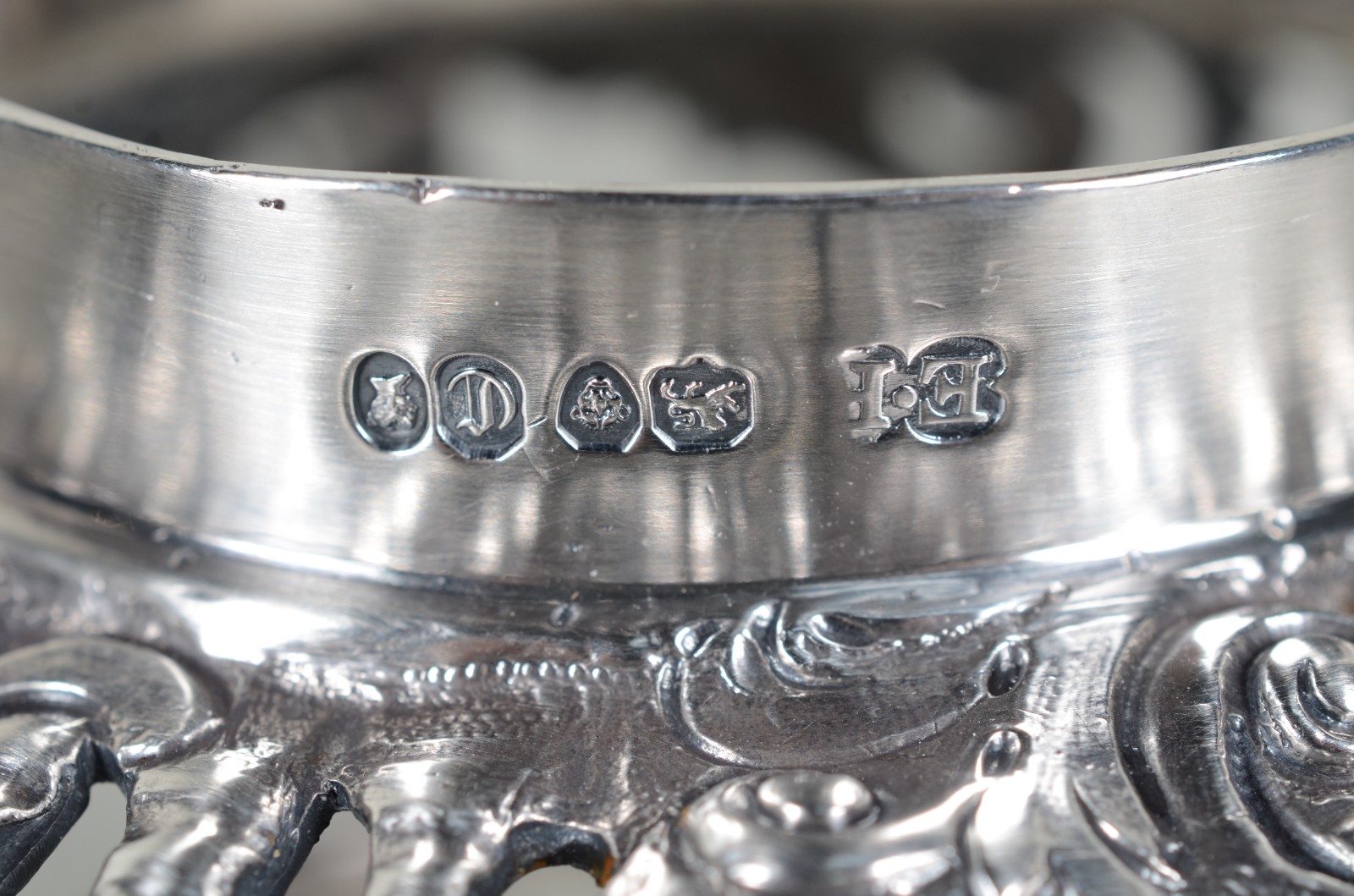 Samovar e bule de prata inglesa vitoriana, contrastada, ricamente... - foto 8 de 11