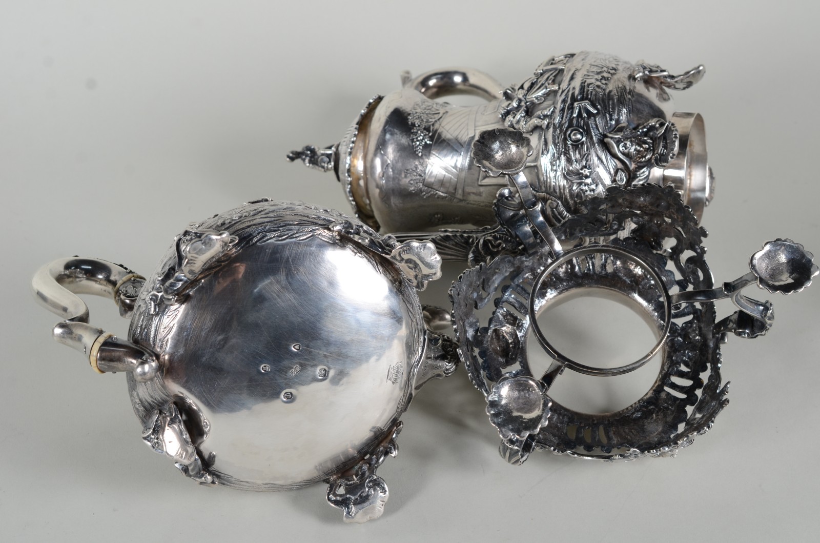 Samovar e bule de prata inglesa vitoriana, contrastada, ricamente... - foto 10 de 11