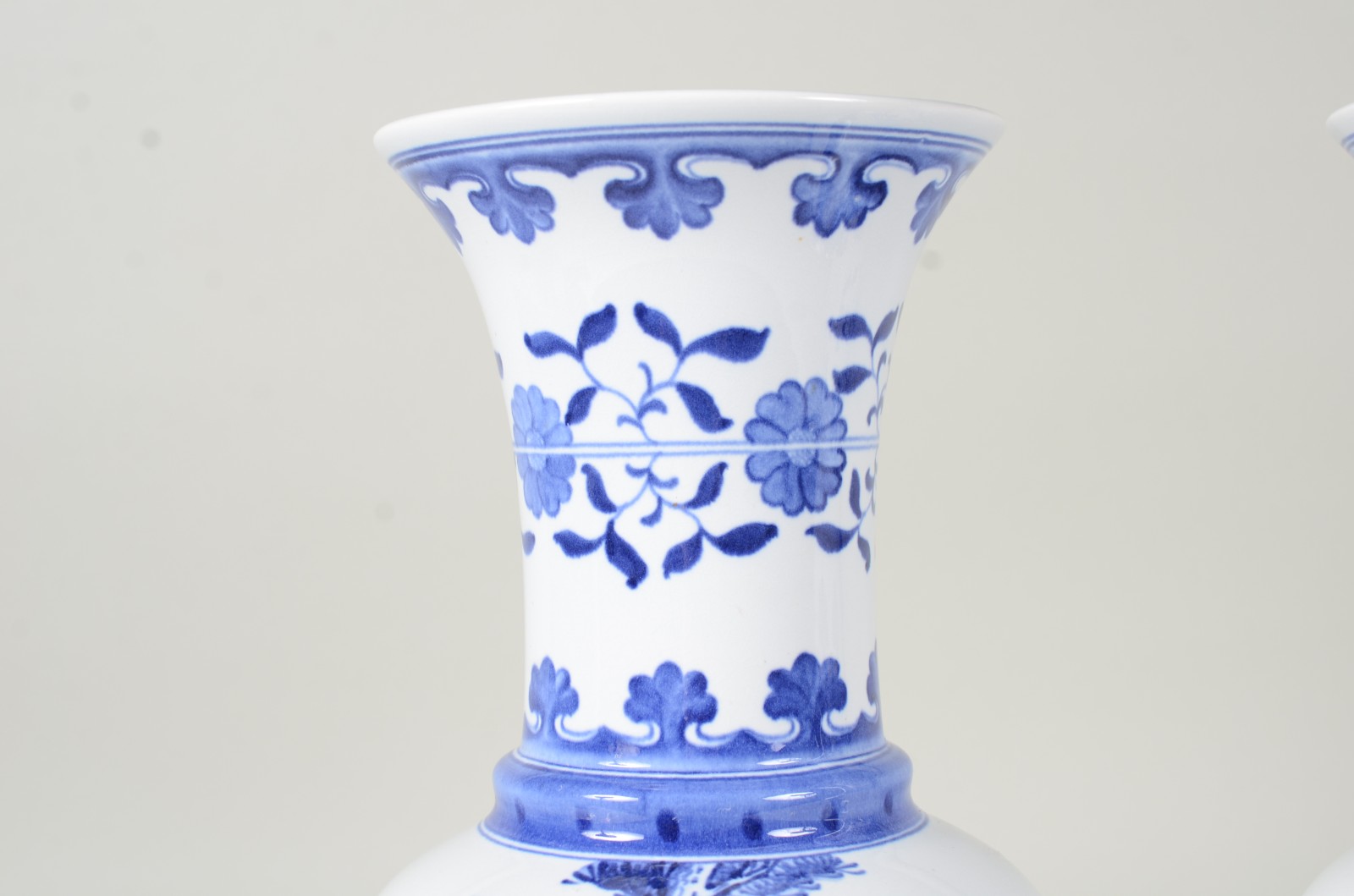 Par de vasos de porcelana oriental azul e branca na forma de... - foto 5 de 10
