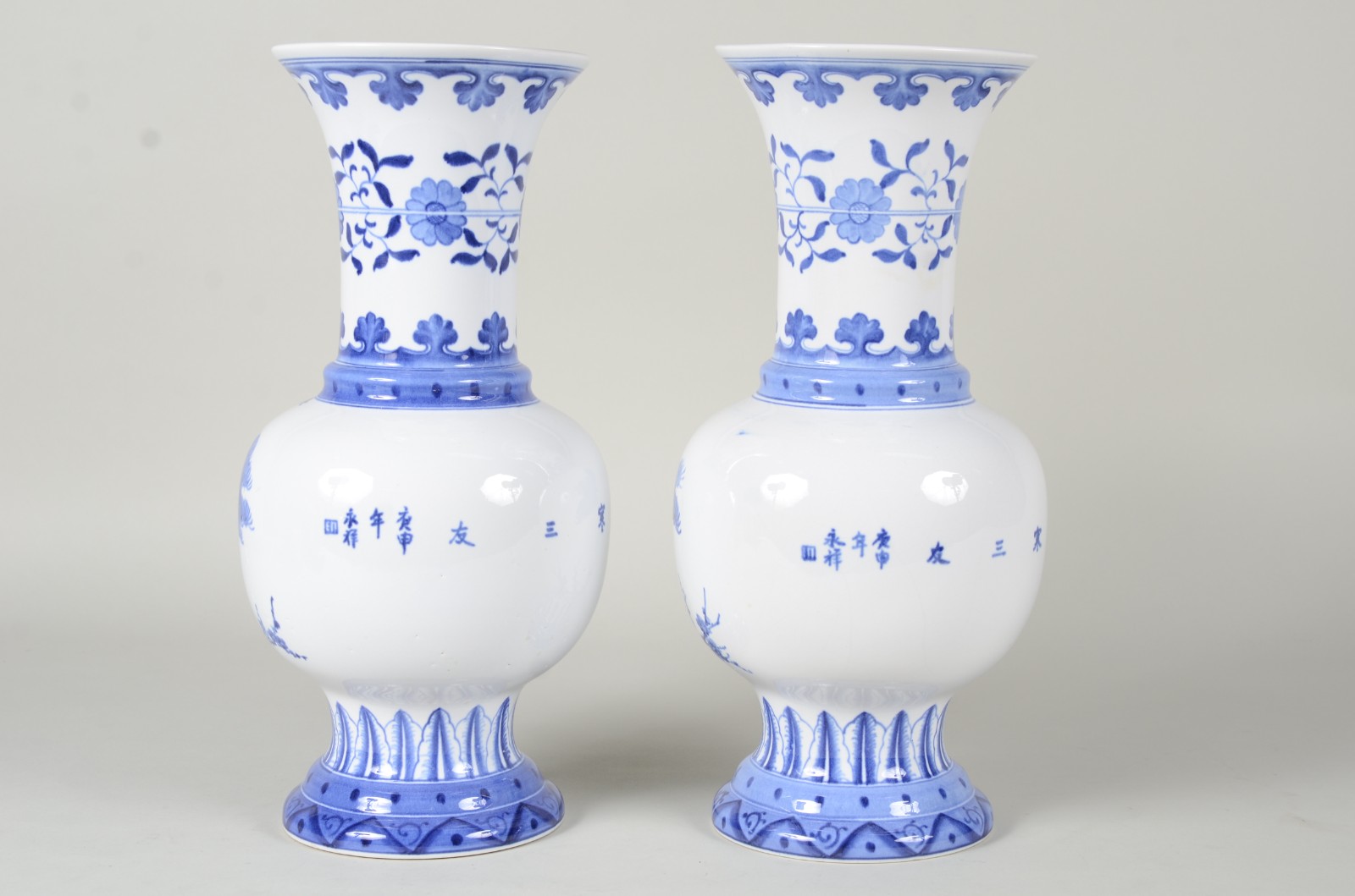 Par de vasos de porcelana oriental azul e branca na forma de... - foto 7 de 10