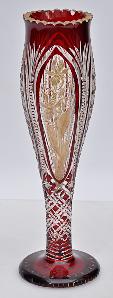 Vaso de cristal frances double rubi lapidado, flores lavradas em...