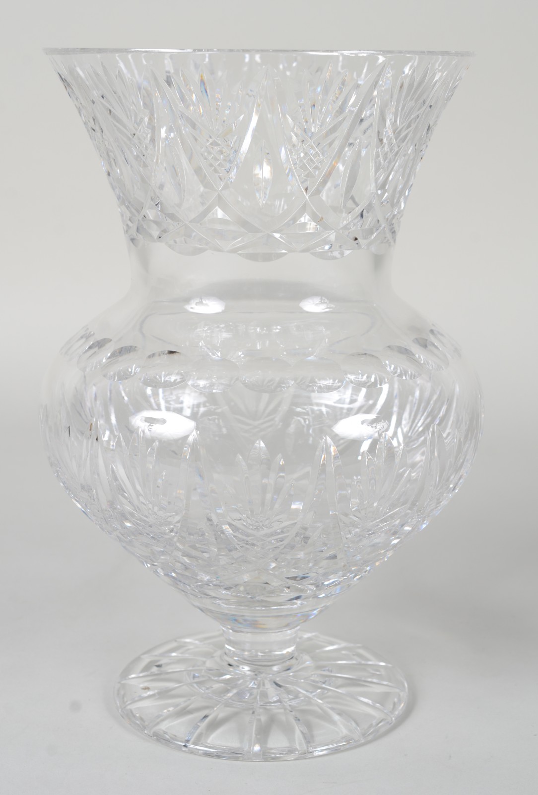 Vaso de cristal tcheco lapidado. Borda lascada. - foto 1 de 7