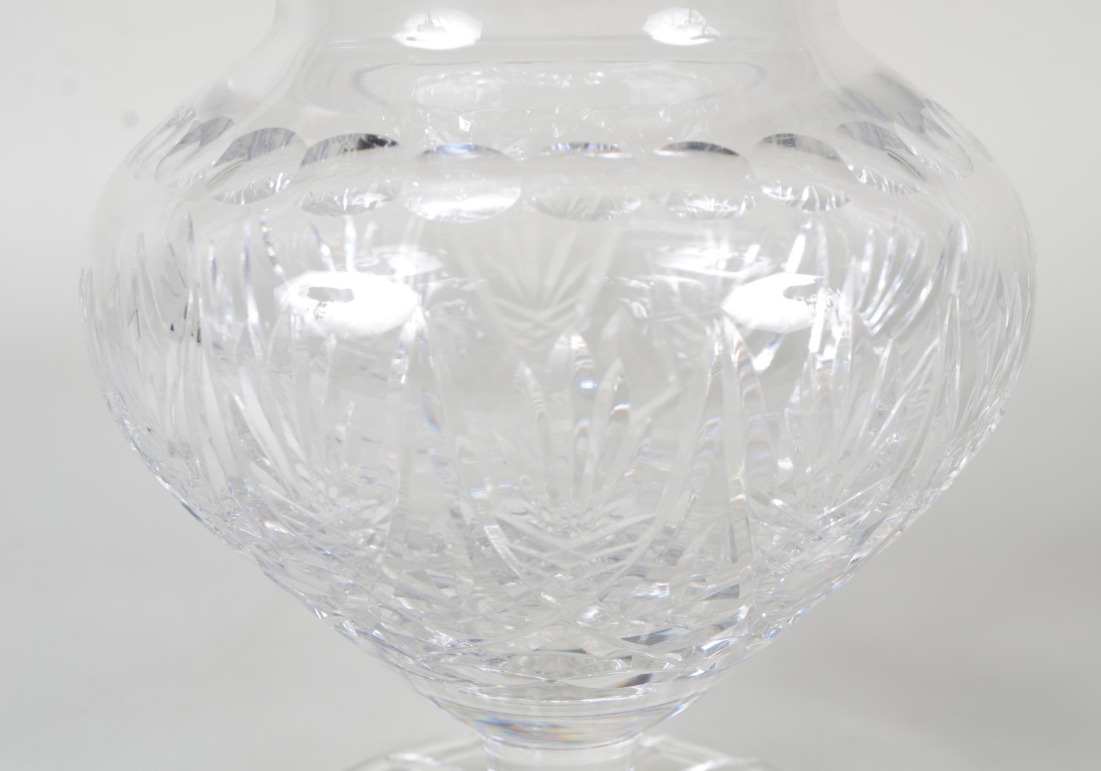 Vaso de cristal tcheco lapidado. Borda lascada. - foto 2 de 7