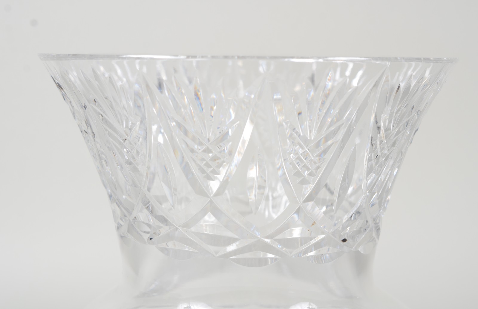 Vaso de cristal tcheco lapidado. Borda lascada. - foto 4 de 7