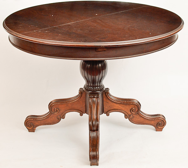 Mesa de jantar de madeira nobre, diam.1,10 m. com tábua extensora...