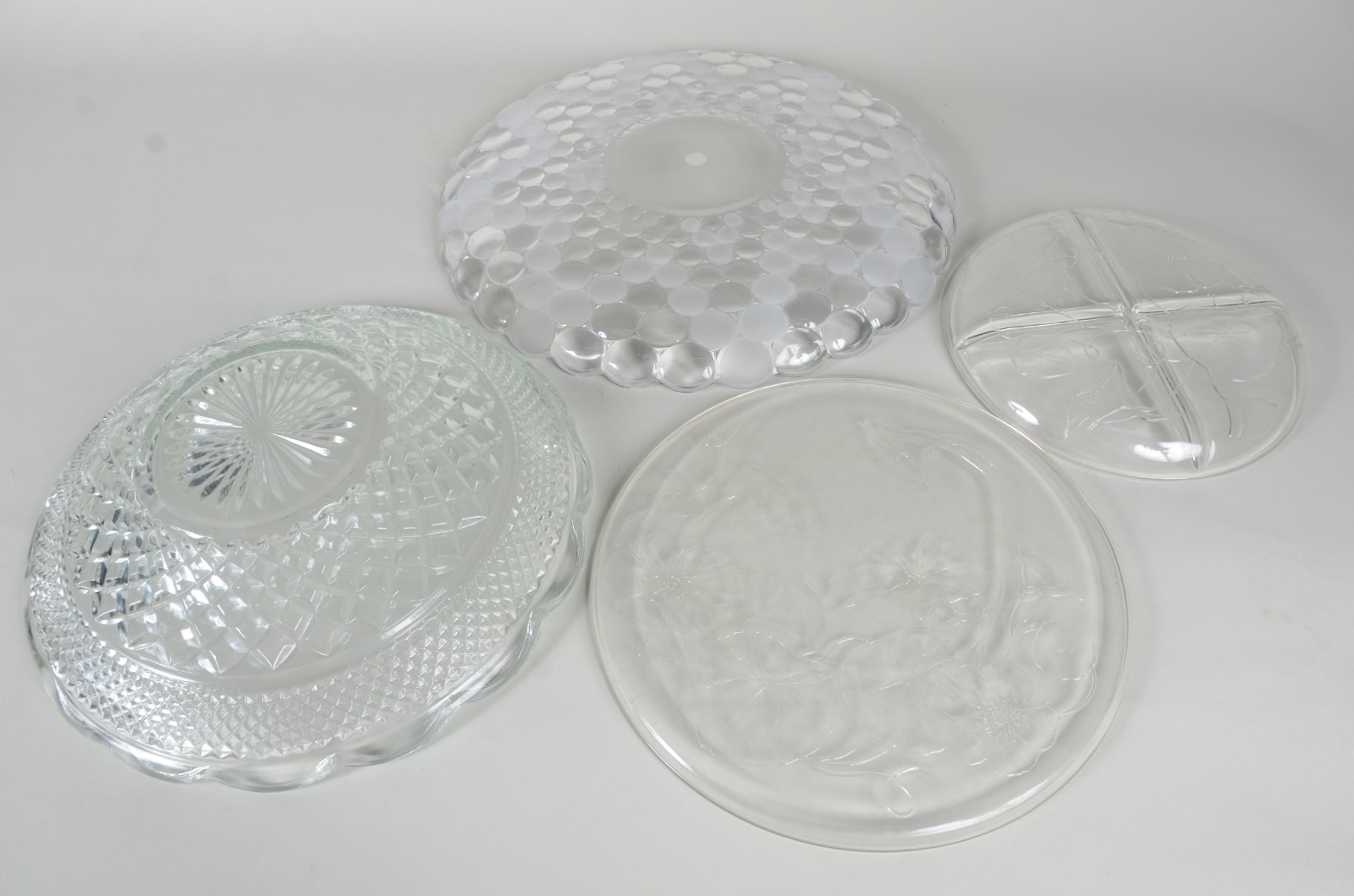Três peças diversas de vidro e cristal, sendo: fruteira, porta... - foto 10 de 10