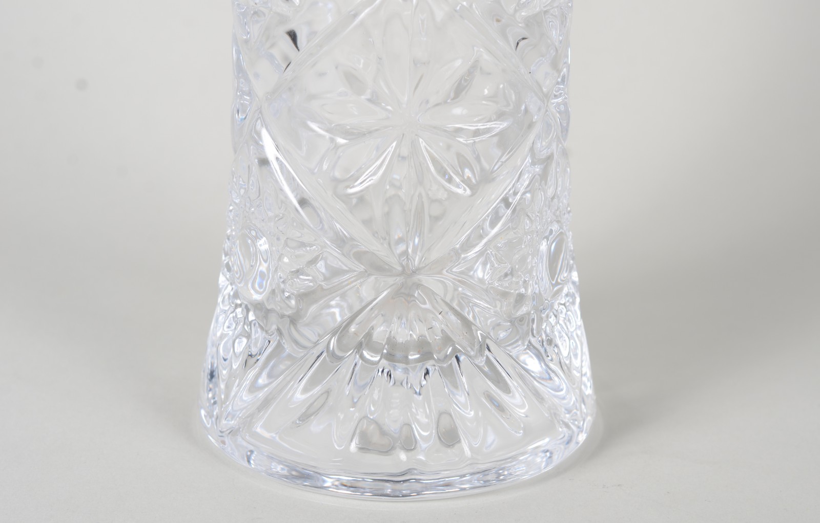 Vaso de cristal tcheco lapidado, borda recortada. - foto 3 de 5