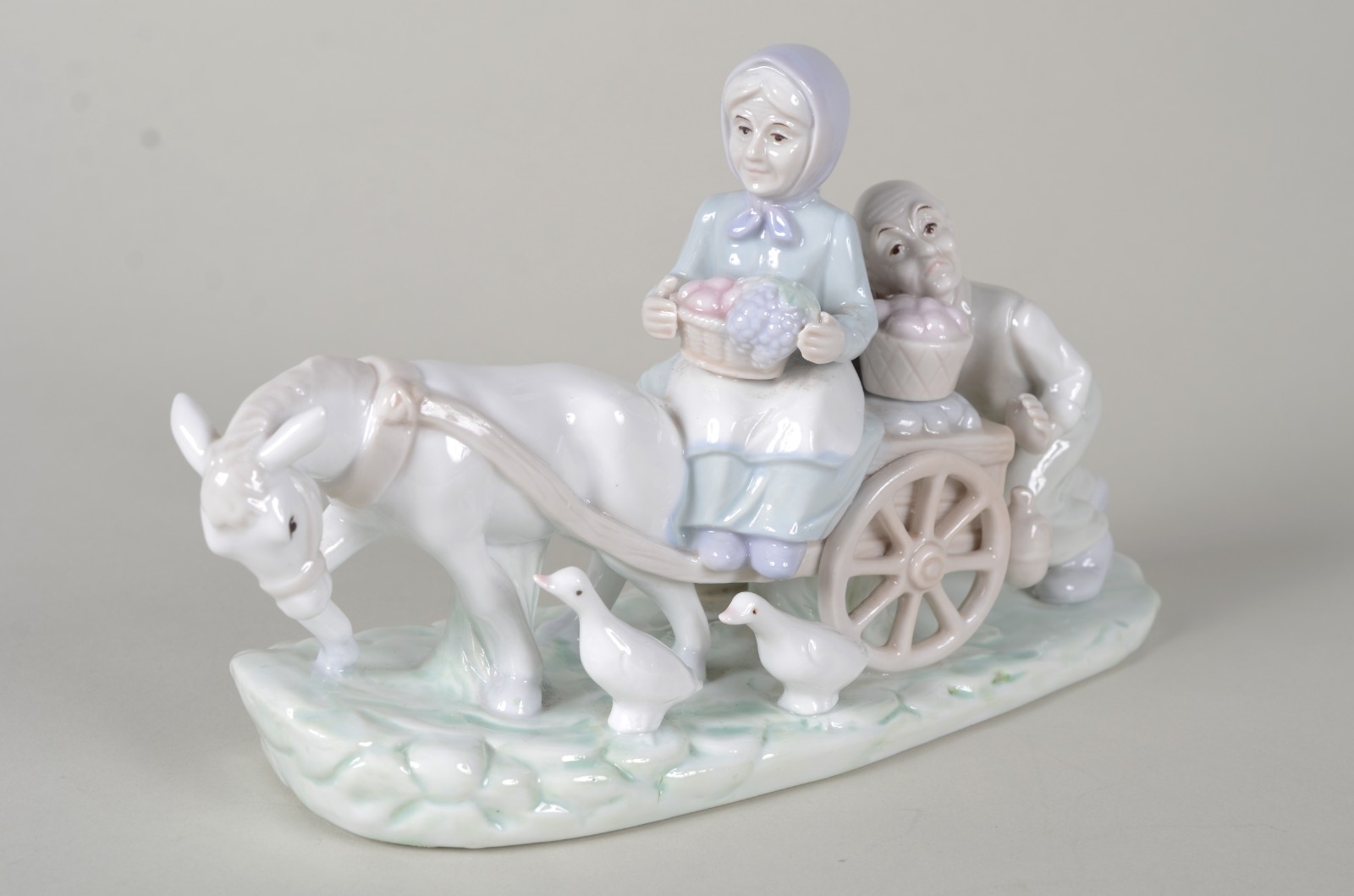 Grupo escultórico de porcelana policromada "Monte Piero"... - foto 1 de 8