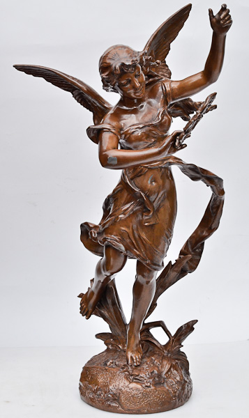 Escultura de petit bronze patinado repres. menina alada, alt.65 cm.