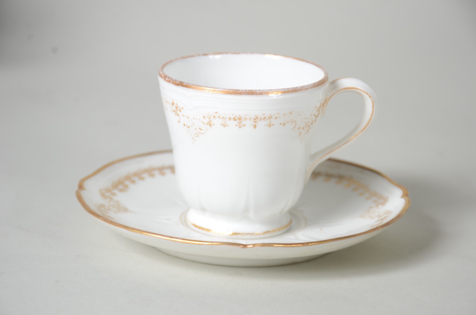 Aparelho de jantar e café de porcelana francesa E. Bourgeois, na cor... - foto 9 de 11