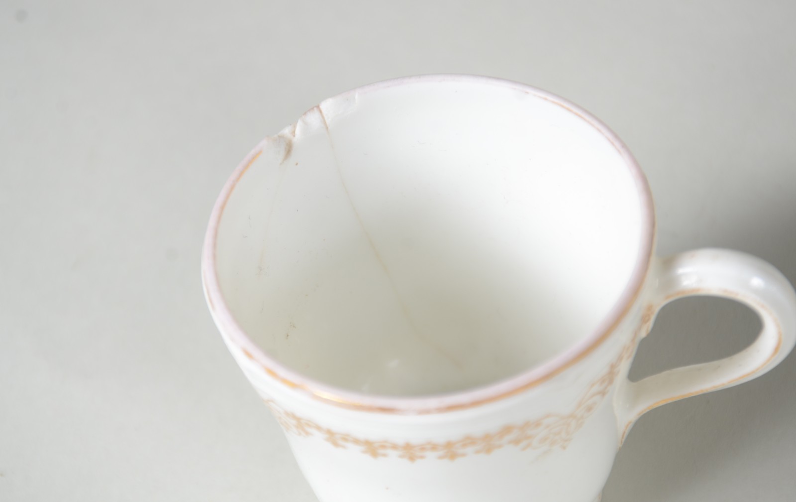 Aparelho de jantar e café de porcelana francesa E. Bourgeois, na cor... - foto 10 de 11
