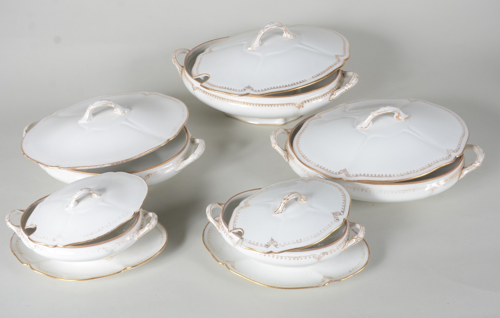 Aparelho de jantar e café de porcelana francesa E. Bourgeois, na cor... - foto 11 de 11