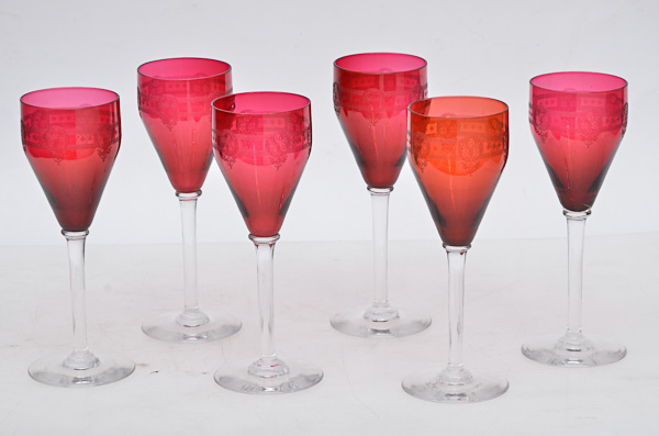 Conjunto com 6 cálices de cristal frances lapidado, double vermelho.