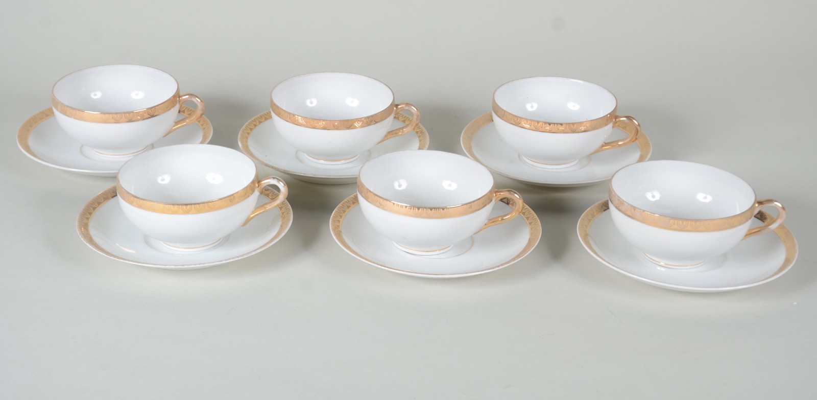 Seis xícaras para chá com pires de porcelana japonesa "casca de ovo"... - foto 2 de 8