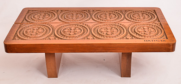 BATISTA - Mesa de centro de madeira nobre com entalhe, med. 1,21 x 63...